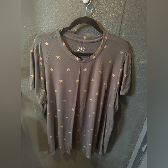 Maurices Tops - Women's Maurice’s 24/7 Starry Night Gray Short Sleeve Tee